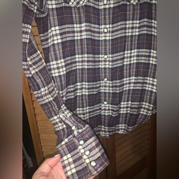 AEO purple plaid button down. - Picture 5 of 7